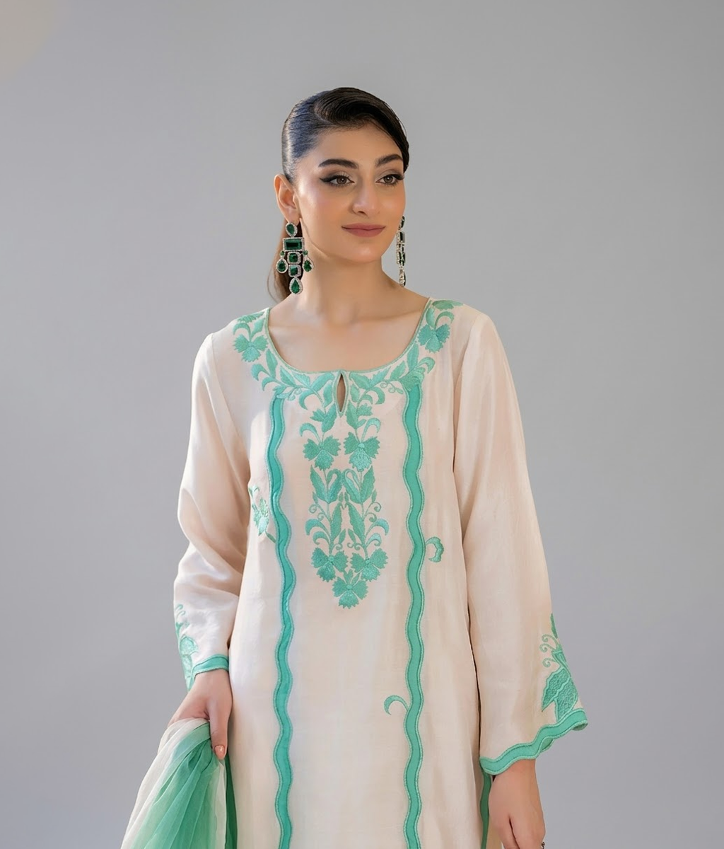 Ivory Teal Whisper